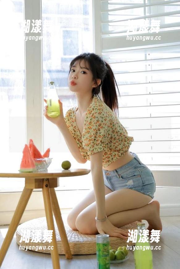隔壁小哥说，51吃瓜网站的瓜今天格外甜，快来围观呀！