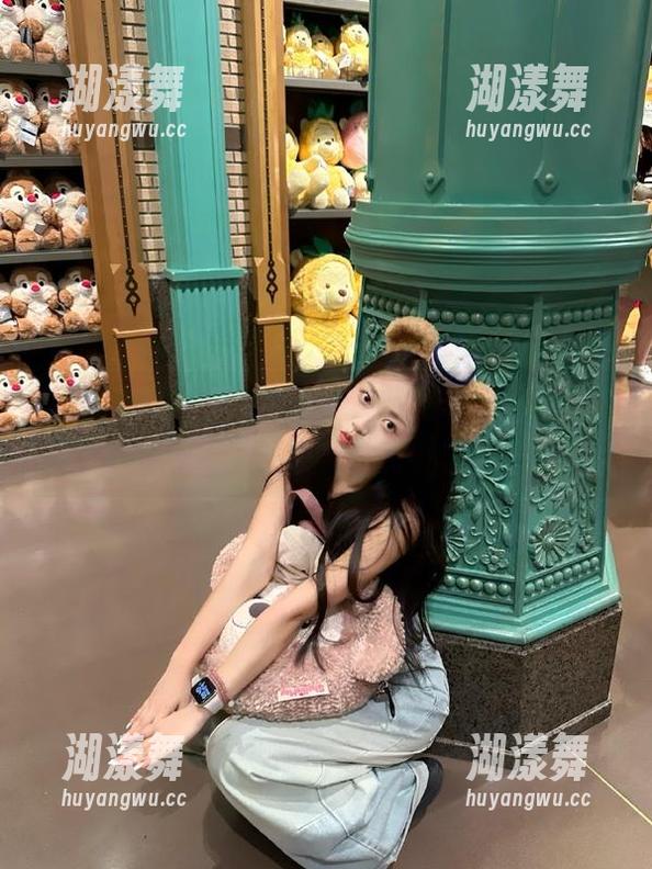 51吃瓜 在51吃瓜官网的网页上,偷偷看别人如何吃瓜有点小偷乐!
