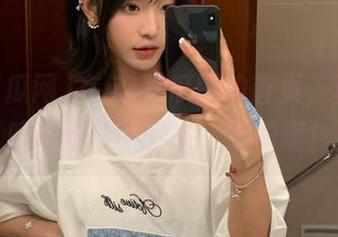在52吃瓜网的首页，真的是瓜吃得停不下来，手酸啊！
