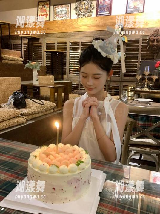在91吃瓜视频里云吸瓜，在线一起见证这个疯狂的世界吧！