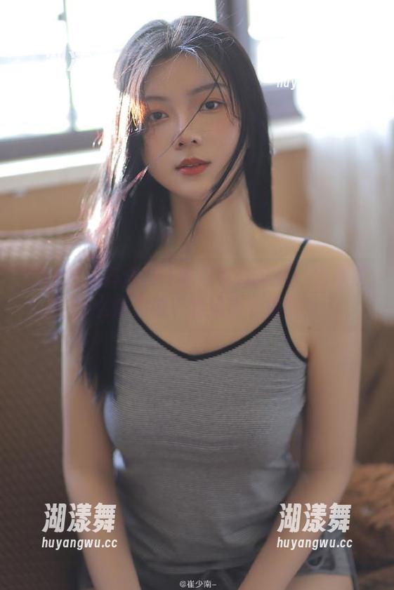 91吃瓜群众网站：到底是什么魔力吸引我通宵不眠的？