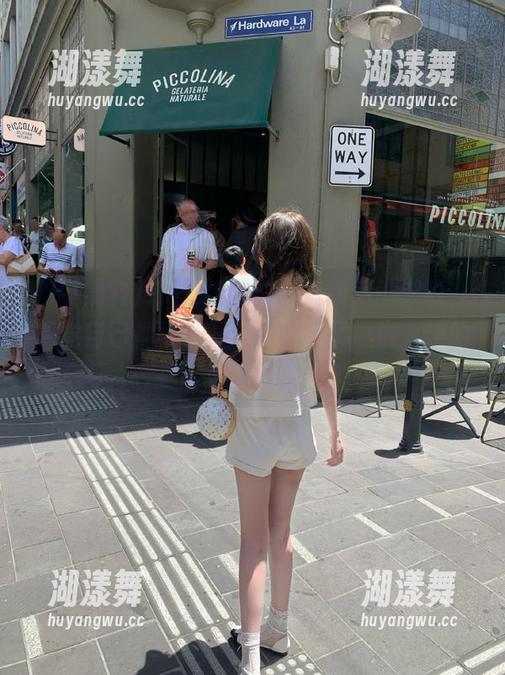 打开91黑料，最新的一波瓜，感觉自己都可以开个读书会了…诶，读的是瓜呢！