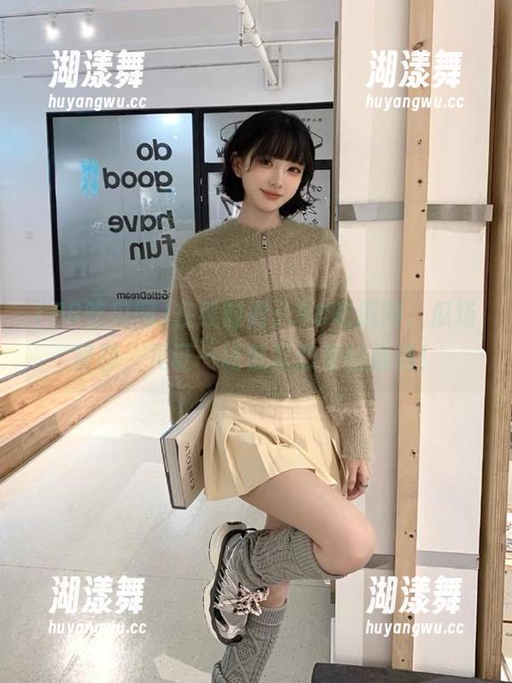 在线时间：98吃瓜网，瓜场留影，见证一场低配恋爱的崩塌！