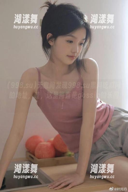 无意间发现998.su黑料吃瓜网的地址，哇，这里简直是gossip的乐园！