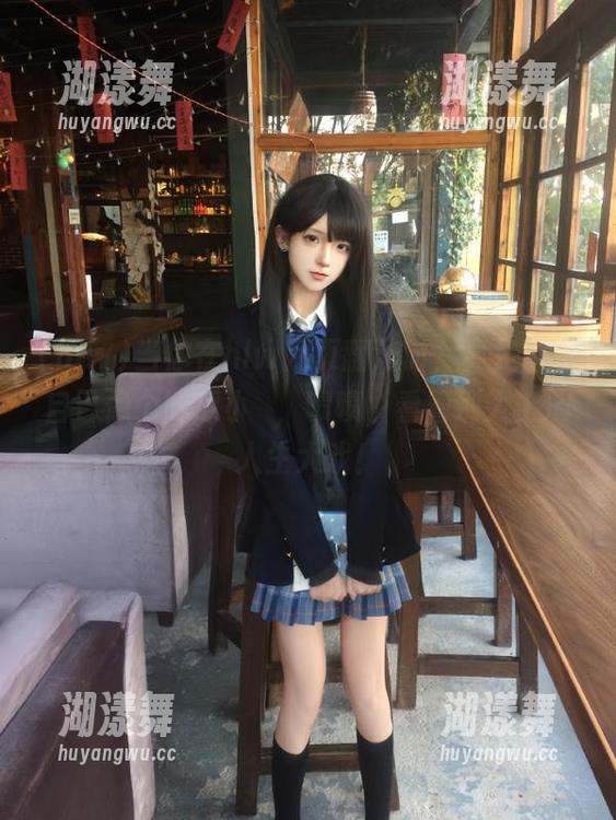当你在hlw网页翻滚时，真是感觉自己像个吃瓜小蟲，啧啧，看着别人上演人生大戏！