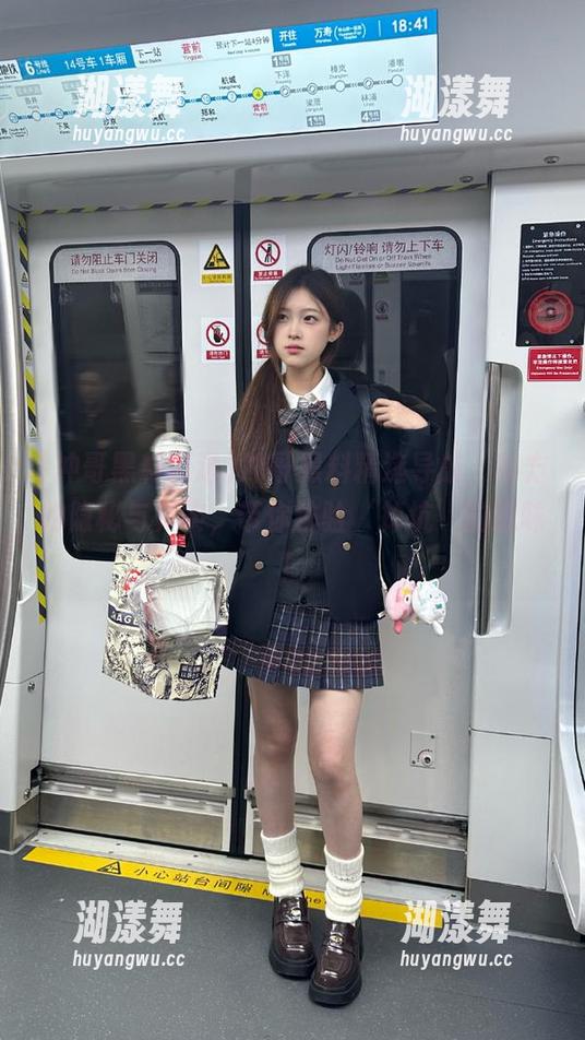 冲哥黑料精选导航，官方的隐秘与真实，带你体验‘掉坑’的滋味！