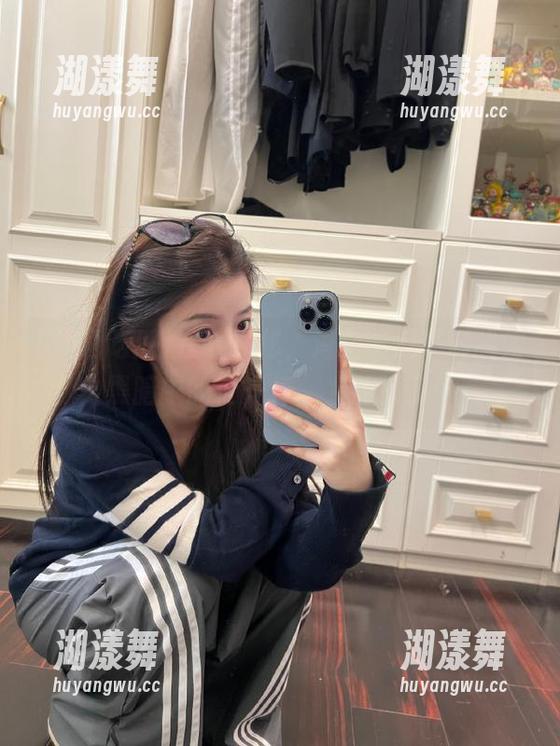 海角吃瓜 在线探秘,海角吃瓜黑料犹如黑暗中的荧光棒,太刺眼了!