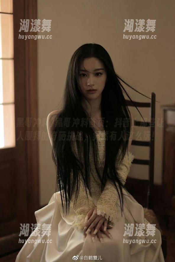 黑哥冲料首页：抖音上那些让人膜拜的奇葩挑战，竟然有人这么玩！