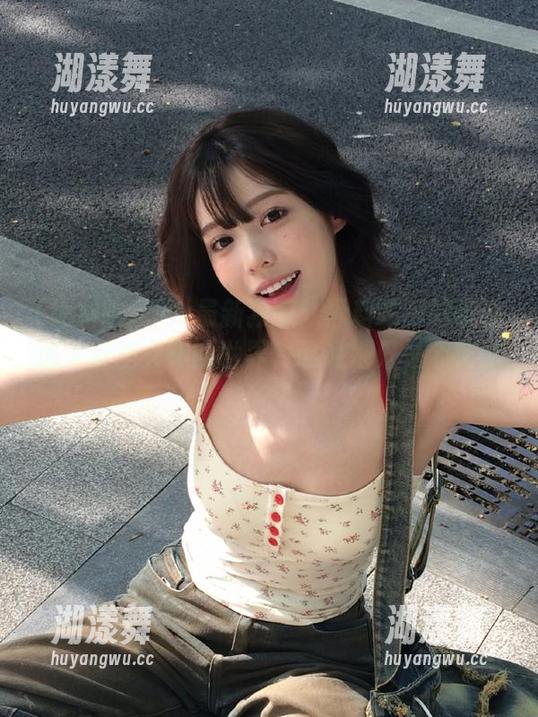 黑料吃瓜网 最新独家:黑料吃瓜网带你进入反差女神的世界,谁说她只是个花瓶?