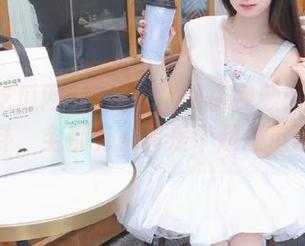 黑料吃瓜网小视频:西瓜和八卦,全都有,真是个超级市场!
