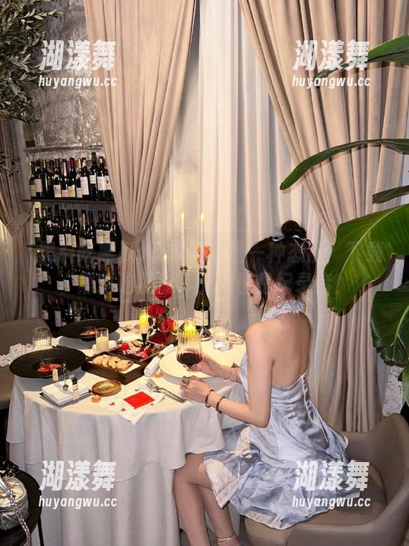 吃瓜其实是一种态度！下载“黑料吃黑瓜”，你也是纪录者！
