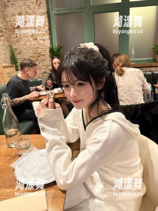 黑料吧 点开黑料吧的网页,我仿佛置身于八卦的海洋,是时候放飞自我一下!
