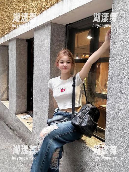 黑料社 更新啦!黑料社吃瓜网向日葵成了新宠,真是个色彩斑斓的‘秘密基地’!