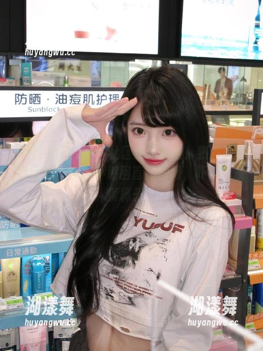 黑料社区要更新啦！热门话题让我想起那些不堪回首的瞬间，吓得我摸摸鼻子。