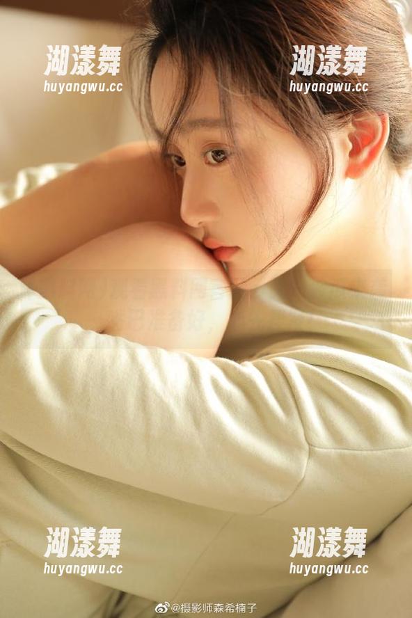观看黑料网官网：又一波瓜来袭，嘴巴准备好，心先捏紧！