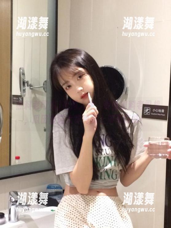 夜深人静，观看黑料老司机，瓜田里连大黄鸭都上演不打烊！