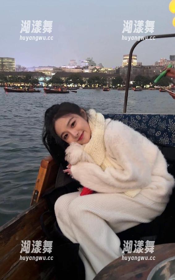 黑瓜吃料 听说“黑瓜吃料”视频会把你撩得面红耳赤,不告诉你为啥,看了再说!